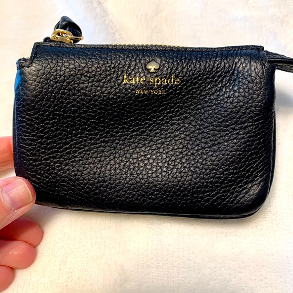 kate spade Handbags - NWOT Kate Spade Small Leather Zip Wallet